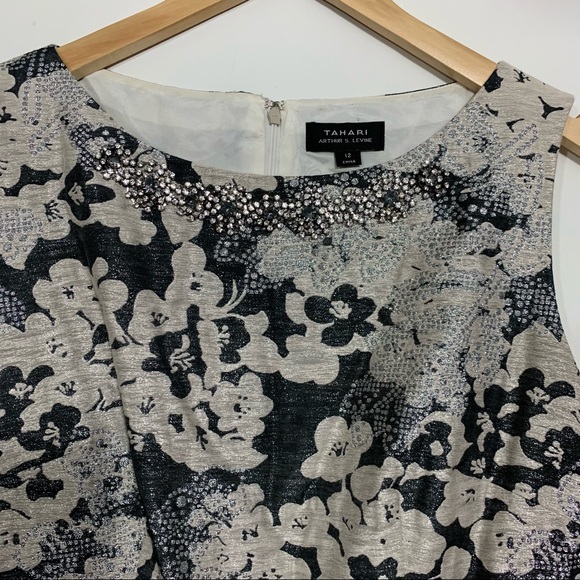 Tahari Arthur Levine Metallic Floral Gray Beaded Cocktail Dress Size 12 - Picture 3 of 10